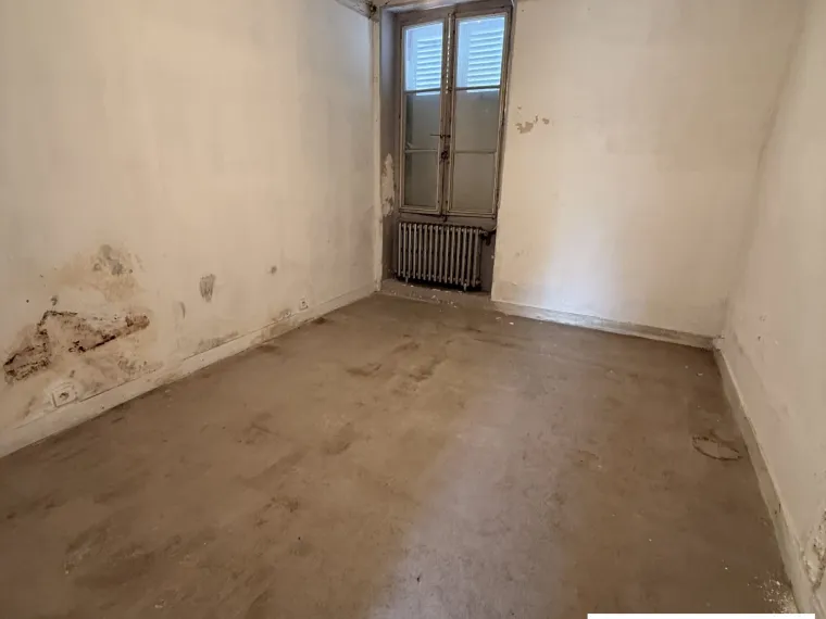 Maison ancienne à rénover à Cerdon avec jardin