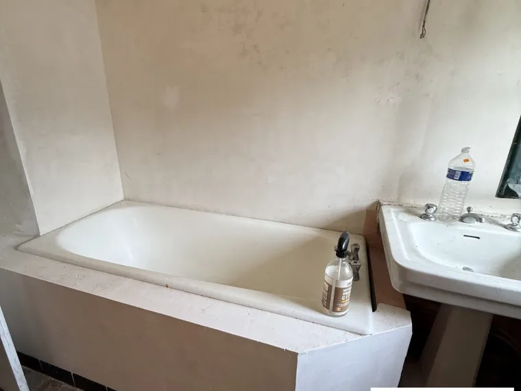 Maison ancienne à rénover à Cerdon avec jardin