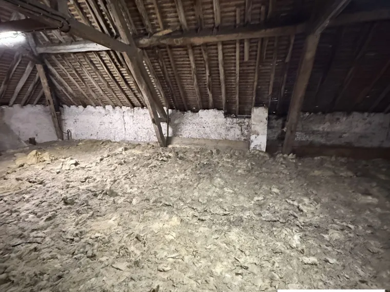 Maison ancienne à rénover à Cerdon avec jardin