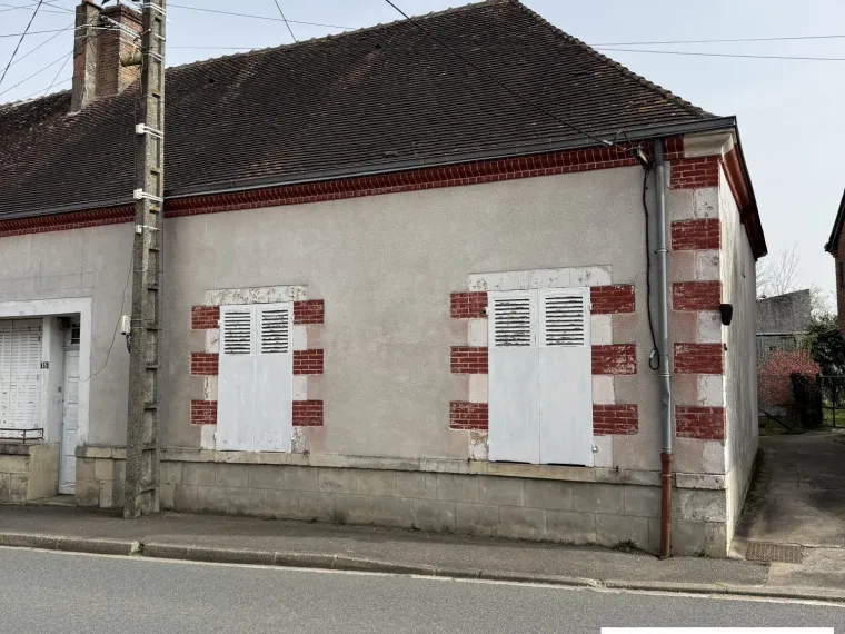 Maison ancienne à rénover à Cerdon avec jardin