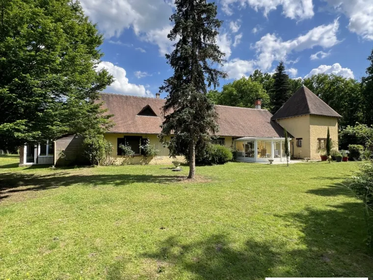 PROPRIETE EXCEPTIONNELLE AU COEUR DE LA FORET A BOUZY LA FORET