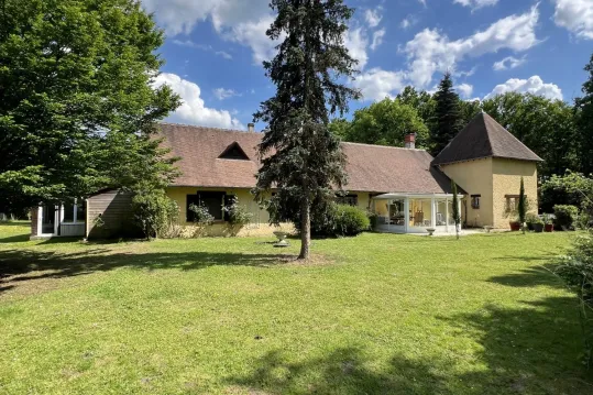 PROPRIETE EXCEPTIONNELLE AU COEUR DE LA FORET A BOUZY LA FORET