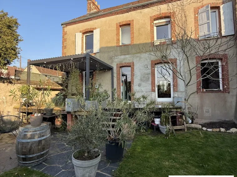 TRES BELLE MAISON DE FAMILLE CENTRE GIEN