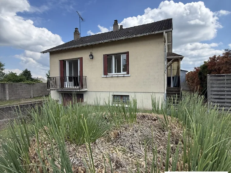 Maison sur sous-sol au calme proche commerces