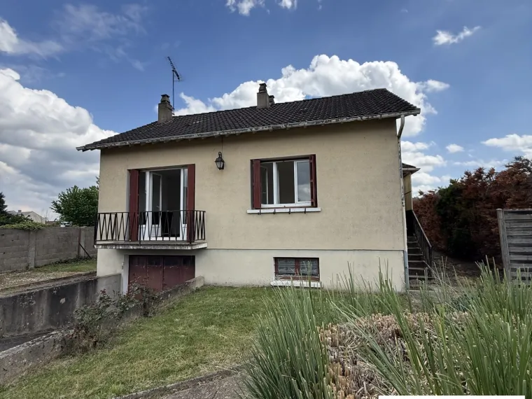 Maison sur sous-sol au calme proche commerces