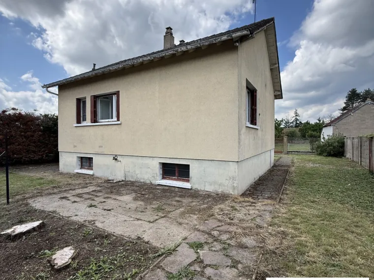 Maison sur sous-sol au calme proche commerces