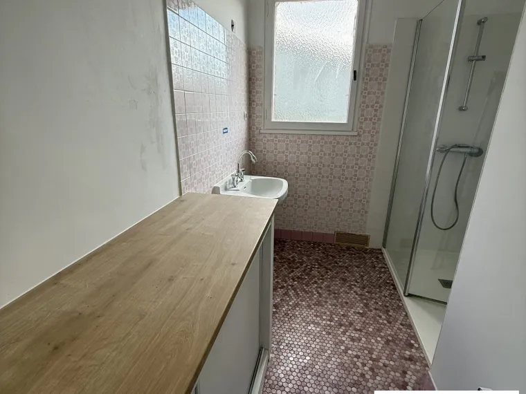 Maison sur sous-sol au calme proche commerces