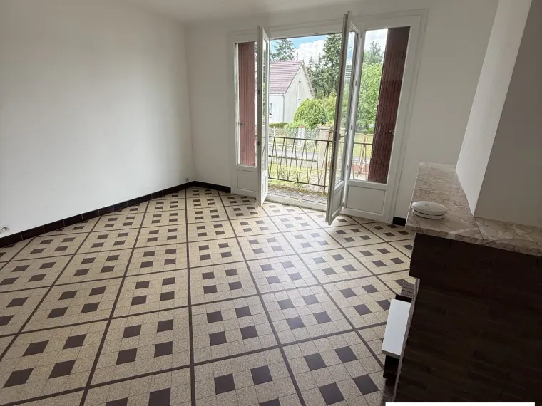Maison sur sous-sol au calme proche commerces