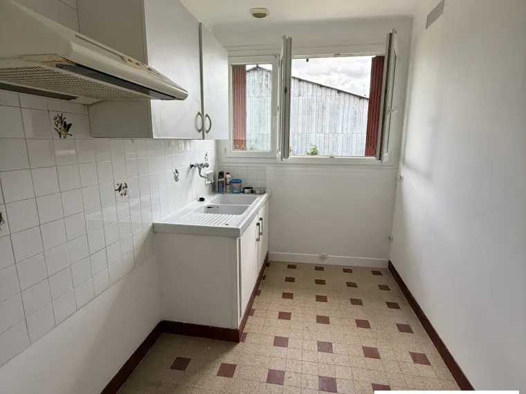 Maison sur sous-sol au calme proche commerces