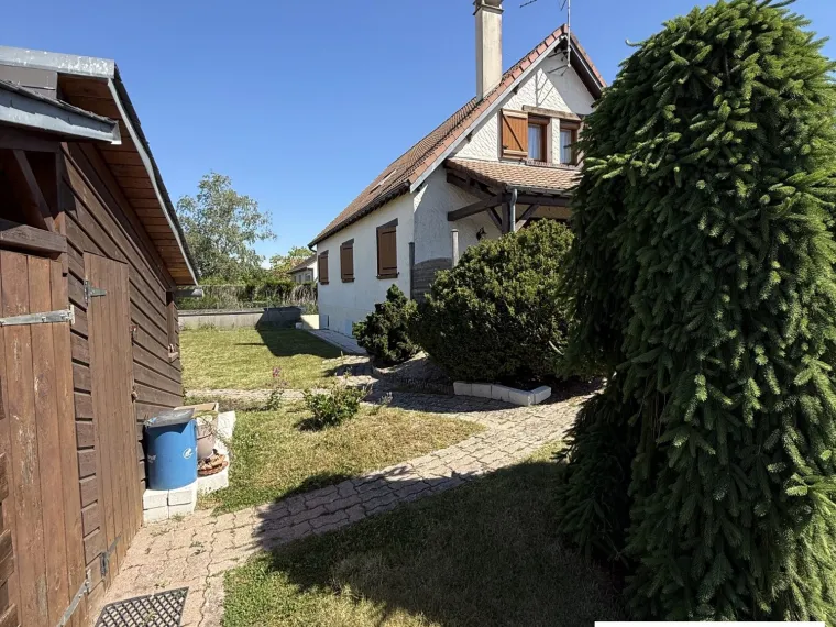MAISON SUR SOUS-SOL EN TRES BON ETAT