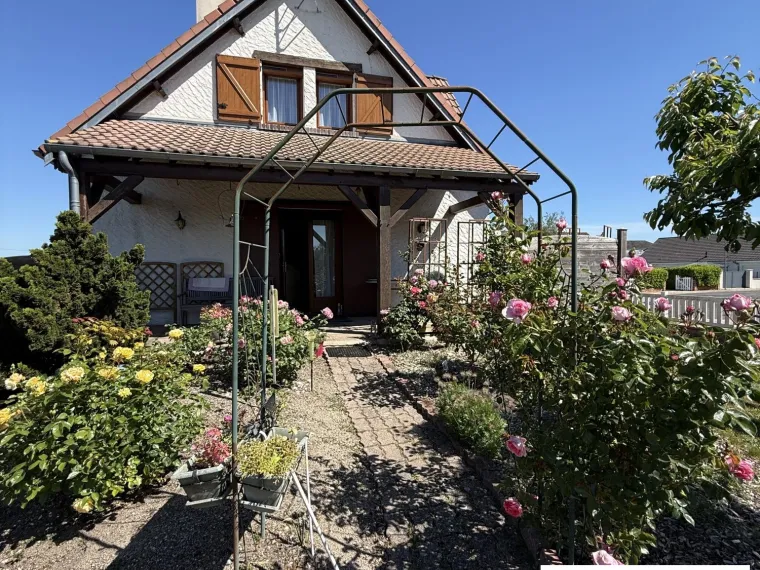 MAISON SUR SOUS-SOL EN TRES BON ETAT