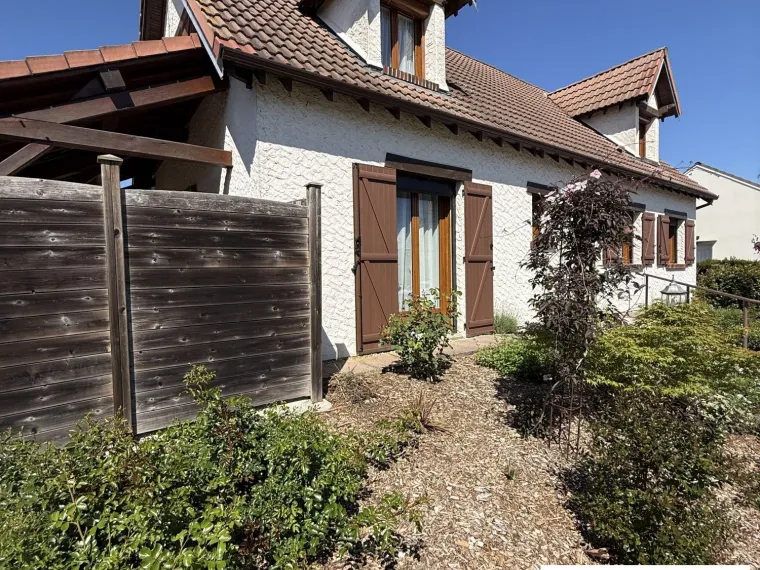 MAISON SUR SOUS-SOL EN TRES BON ETAT