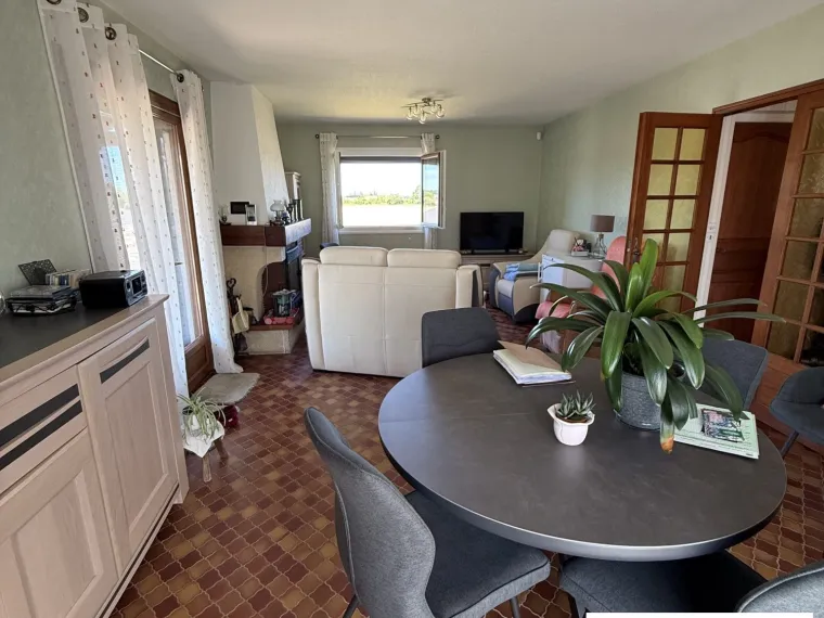 MAISON SUR SOUS-SOL EN TRES BON ETAT