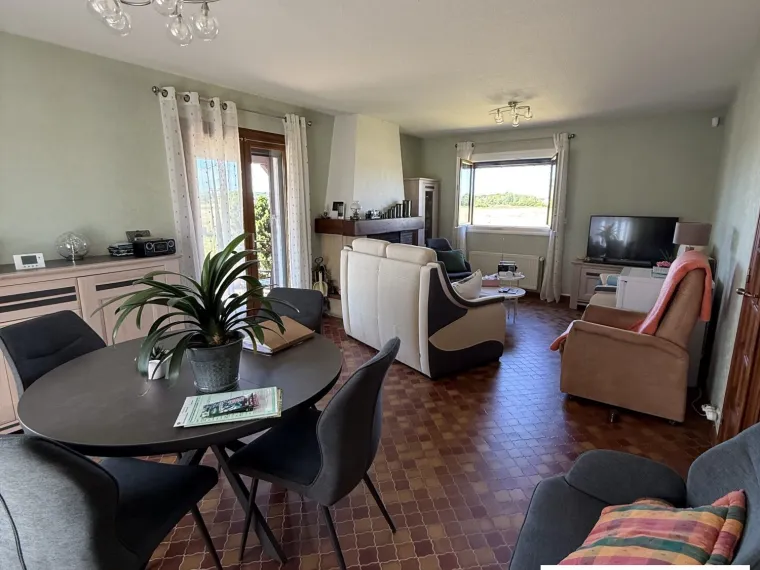MAISON SUR SOUS-SOL EN TRES BON ETAT