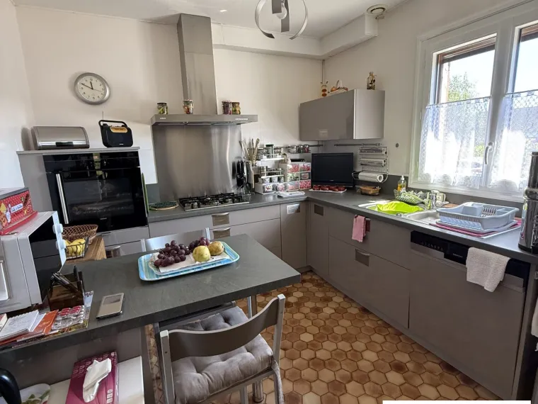 MAISON SUR SOUS-SOL EN TRES BON ETAT