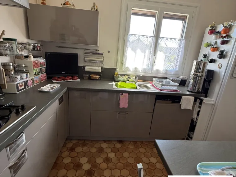 MAISON SUR SOUS-SOL EN TRES BON ETAT