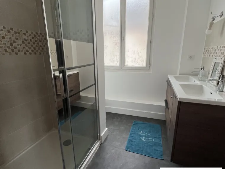 APPARTEMENT F4 TRIPLEX AU COEUR DU CENTRE VILLE DE SULLY SUR LO
