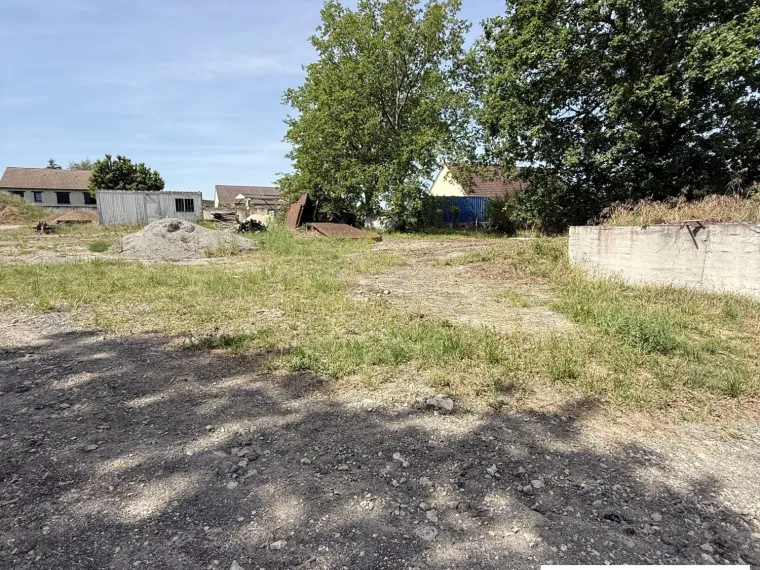 Ensemble immobilier à usage professionnel