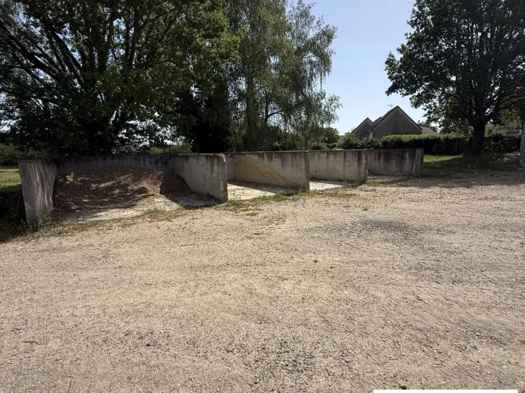 Ensemble immobilier à usage professionnel
