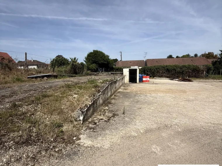 Ensemble immobilier à usage professionnel