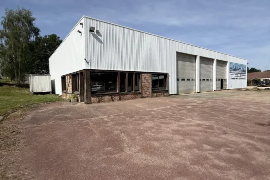 Ensemble immobilier à usage professionnel