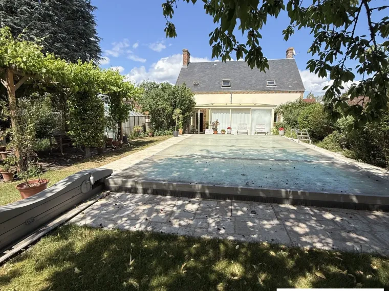 Maison de 1886 rénovée avec goût dans village de campagne