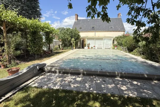 Maison de 1886 rénovée avec goût dans village de campagne