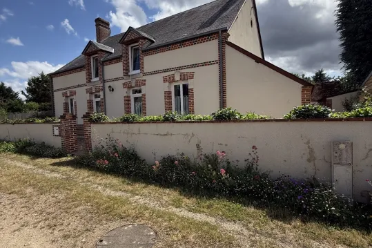 Maison de 1886 rénovée avec goût dans village de campagne