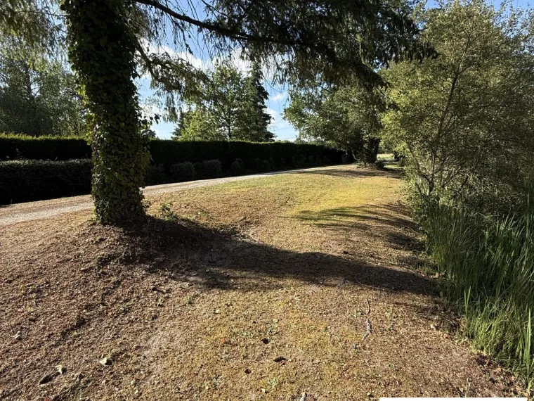 TRES BELLE MAISON DE CAMPAGNE AVEC ETANG