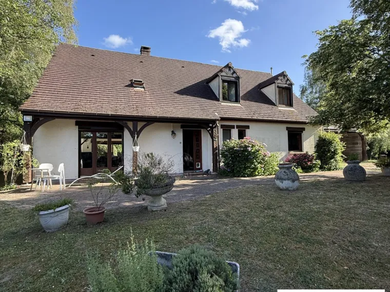 TRES BELLE MAISON DE CAMPAGNE AVEC ETANG