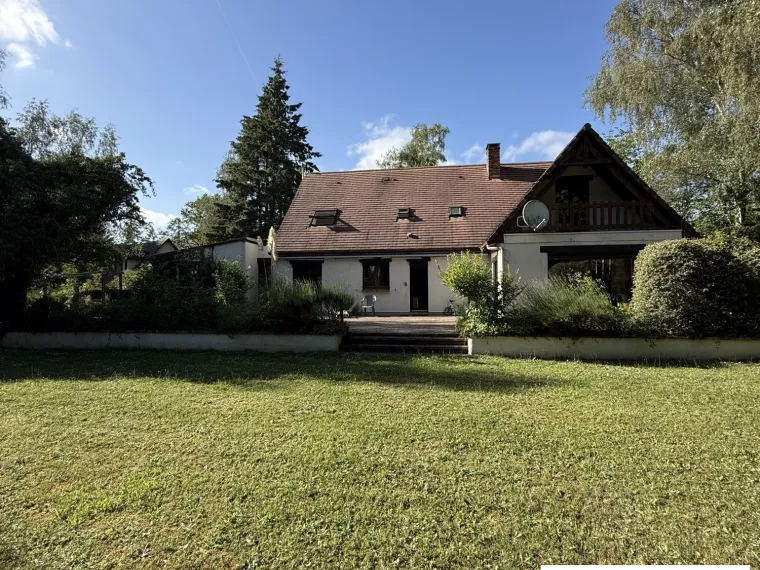 TRES BELLE MAISON DE CAMPAGNE AVEC ETANG