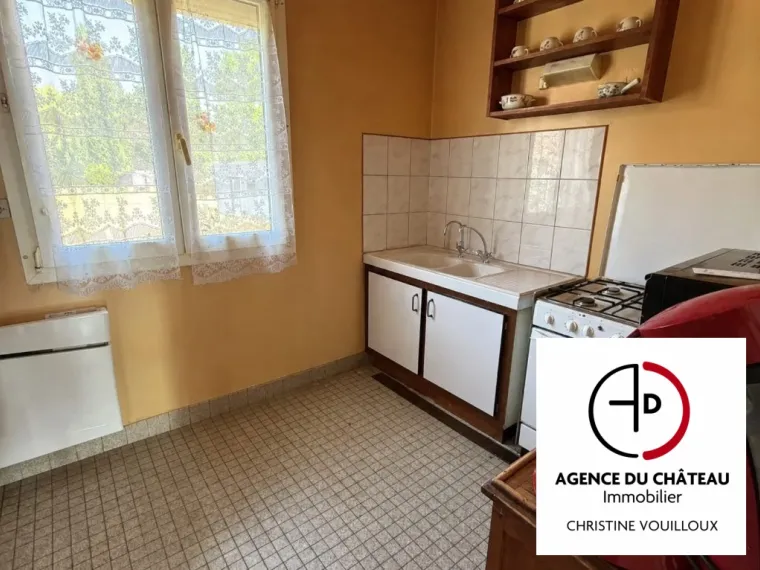 Maison de plain pieds dans village de campagne