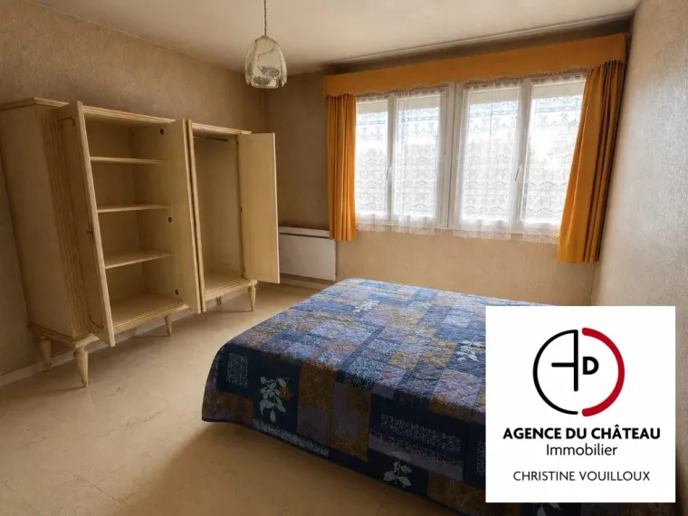 Maison de plain pieds dans village de campagne