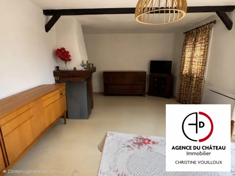 Maison de plain pieds dans village de campagne