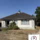 Maison de plain pieds dans village de campagne