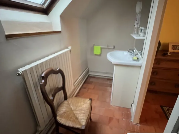 CHARMANTE MAISON DE VILLE IDÉALEMENT SITUÉE