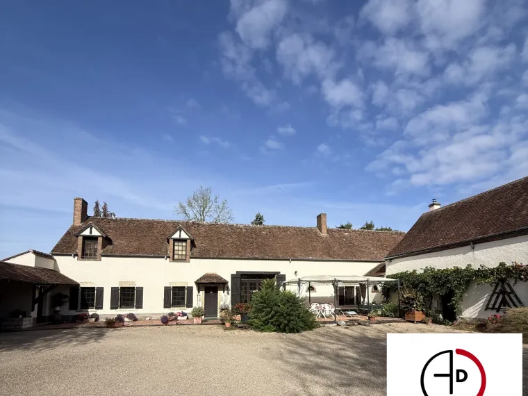 BELLE FERME RENOVEE EN 1981 SUR 2.7 HECTARES