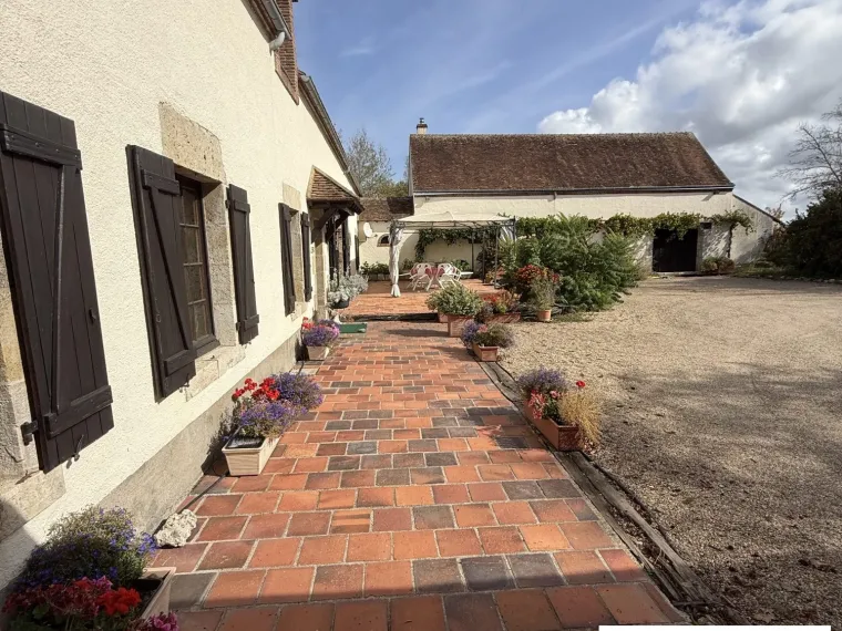 BELLE FERME RENOVEE EN 1981 SUR 2.7 HECTARES