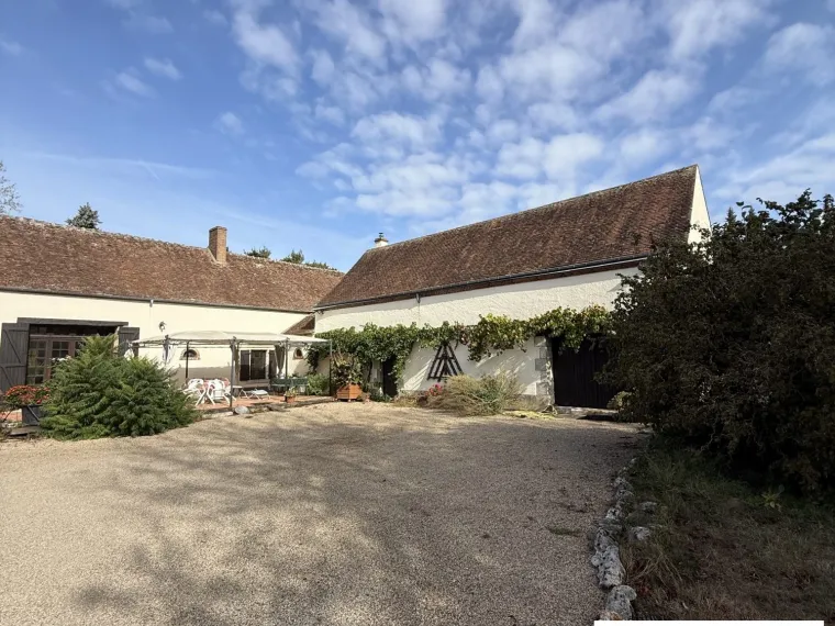 BELLE FERME RENOVEE EN 1981 SUR 2.7 HECTARES