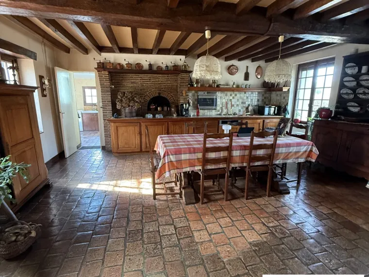 BELLE FERME RENOVEE EN 1981 SUR 2.7 HECTARES