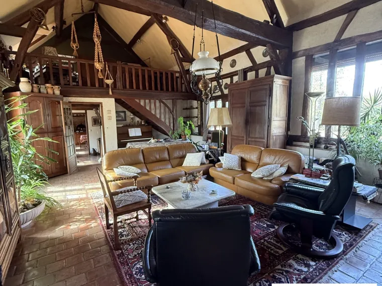 BELLE FERME RENOVEE EN 1981 SUR 2.7 HECTARES