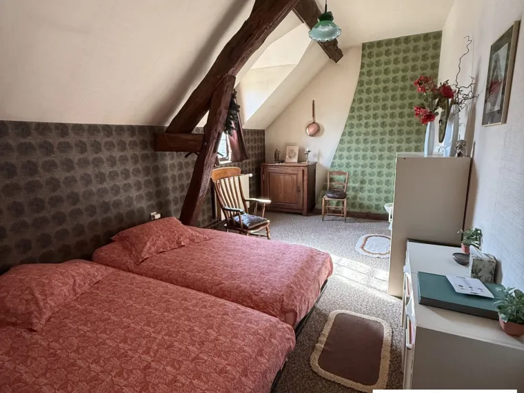 BELLE FERME RENOVEE EN 1981 SUR 2.7 HECTARES