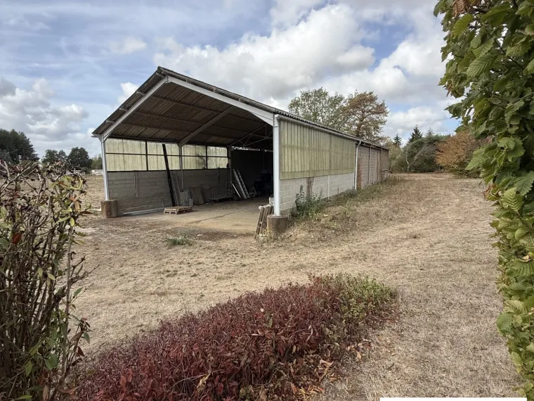 BELLE FERME RENOVEE EN 1981 SUR 2.7 HECTARES