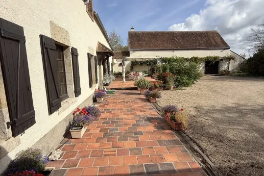 BELLE FERME RENOVEE EN 1981 SUR 2.7 HECTARES
