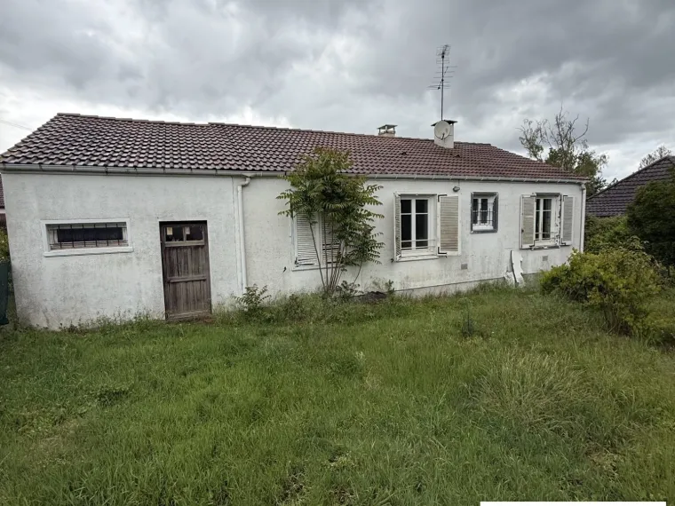 MAISON SUR VIDE SANITAIRE A RENOVER