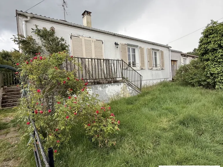 MAISON SUR VIDE SANITAIRE A RENOVER