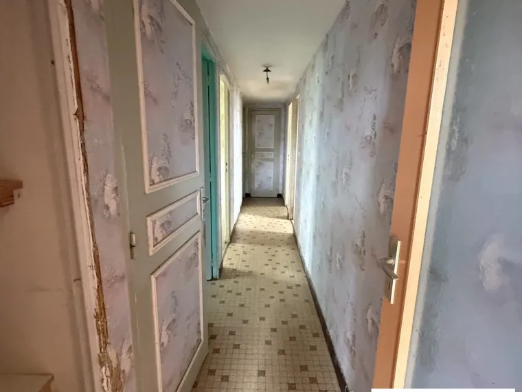 MAISON SUR VIDE SANITAIRE A RENOVER
