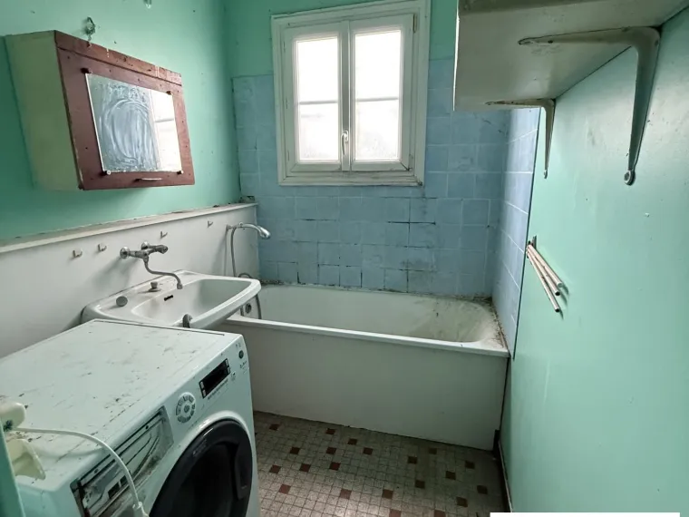 MAISON SUR VIDE SANITAIRE A RENOVER
