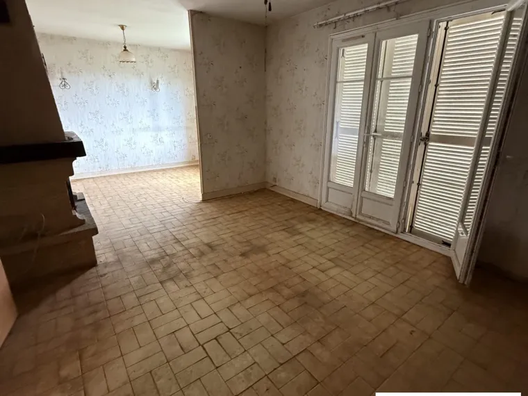MAISON SUR VIDE SANITAIRE A RENOVER