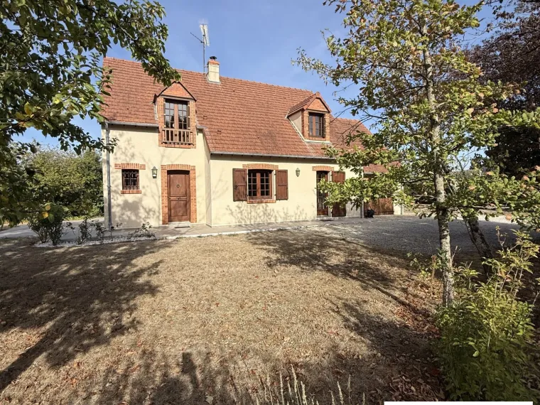 Beau pavillon avec jardin paysagé